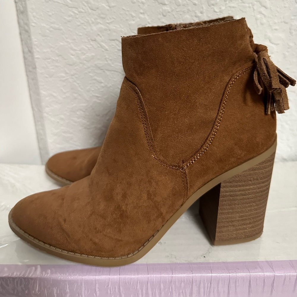 Universal Threads Brown Boots
